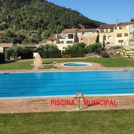 Miqueló: Casa Familiar Rústica * Prat de Comte