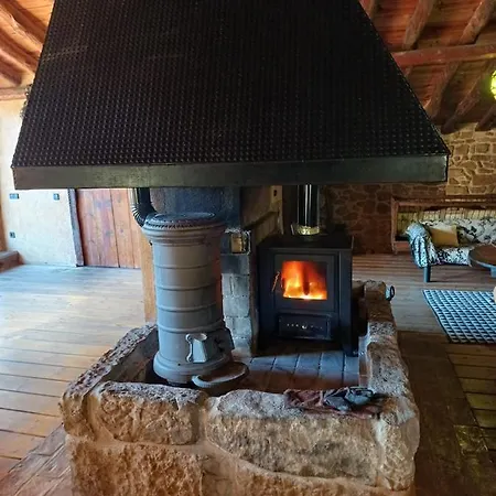 Casa de camp Can Miqueló - gran casa rural 16 hostes *