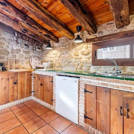 Miqueló: Casa Familiar Rústica