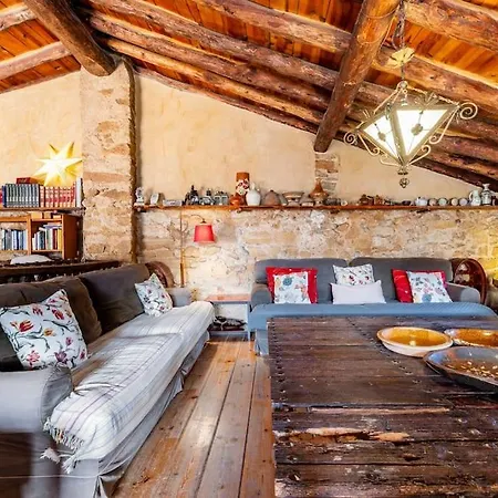 Can Miqueló - gran casa rural 16 hostes * Prat de Comte