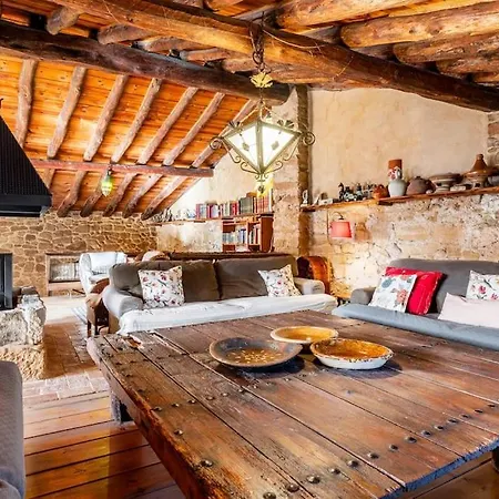 Miqueló: Casa Familiar Rústica Casa rural