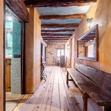 Miqueló: Casa Familiar Rústica Casa rural