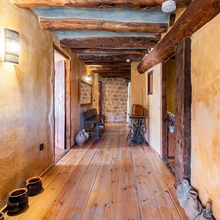 Casa de camp Can Miqueló - gran casa rural 16 hostes *