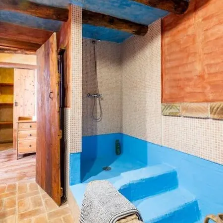Miqueló: Casa Familiar Rústica
