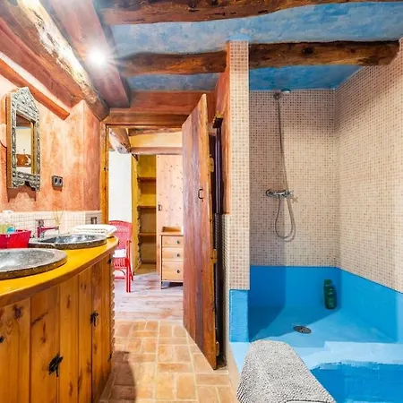 Casa de camp Can Miqueló - gran casa rural 16 hostes *