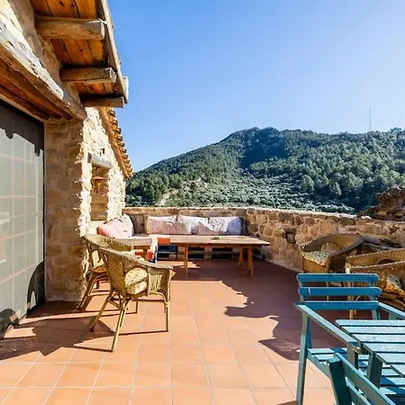 Miqueló: Casa Familiar Rústica Prat de Comte