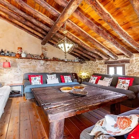 Casa de camp Can Miqueló - gran casa rural 16 hostes Prat de Comte