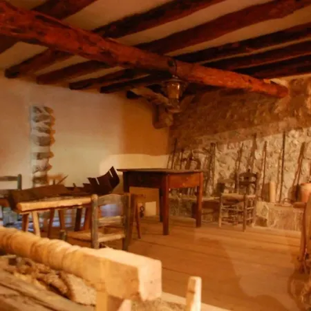 Miqueló: Casa Familiar Rústica Casa rural Prat de Comte